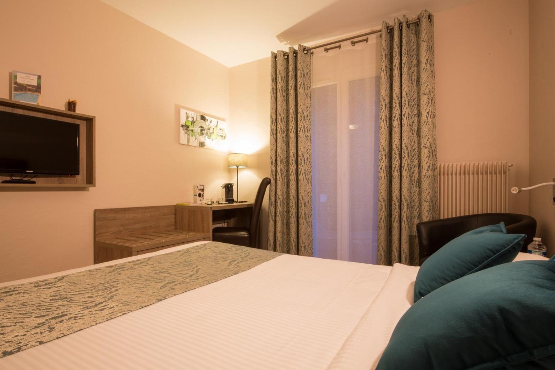 Logis Hotel Le Petit Casset La Boisse Phòng bức ảnh