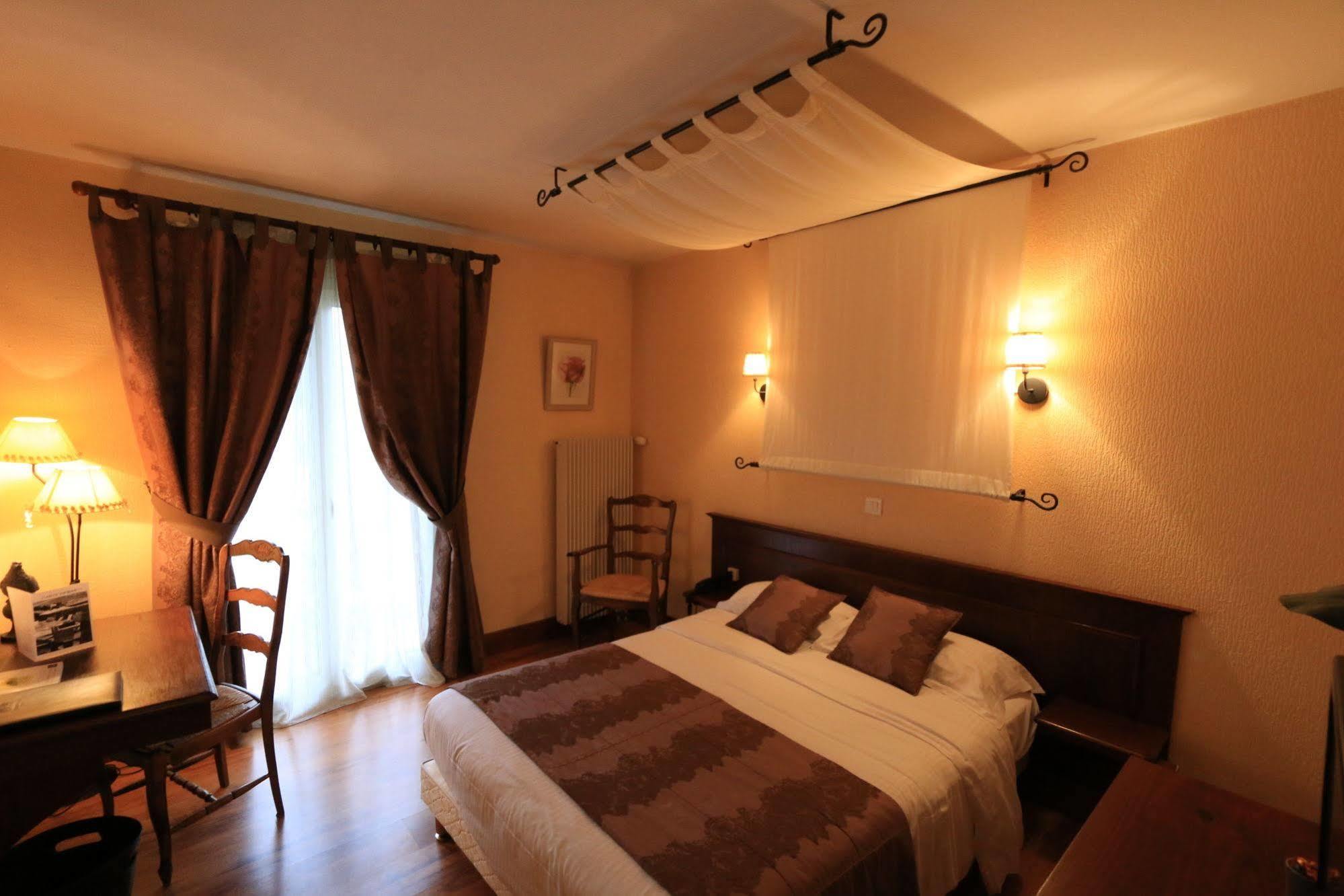 Logis Hotel Le Petit Casset La Boisse Ngoại thất bức ảnh