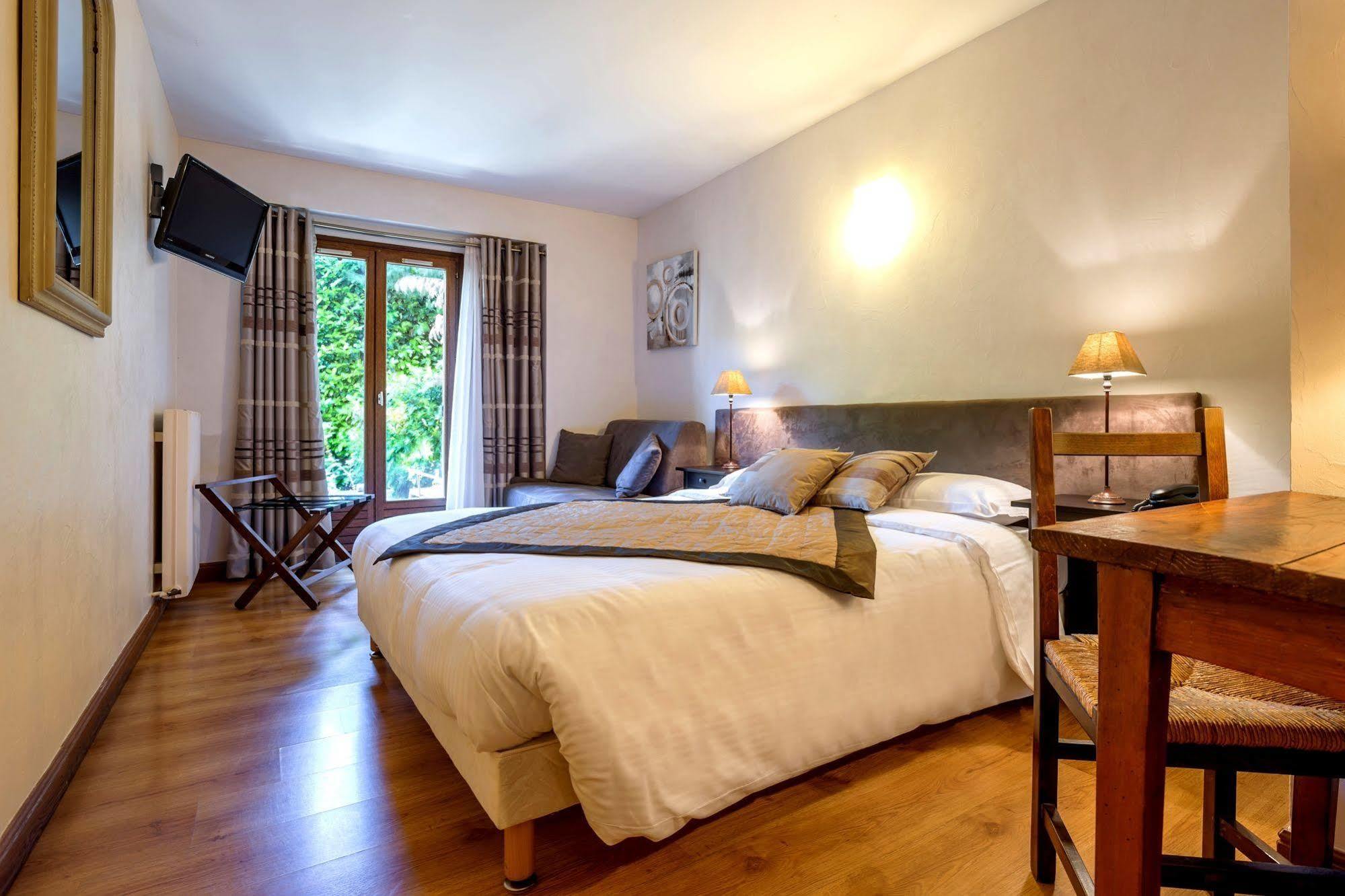 Logis Hotel Le Petit Casset La Boisse Ngoại thất bức ảnh